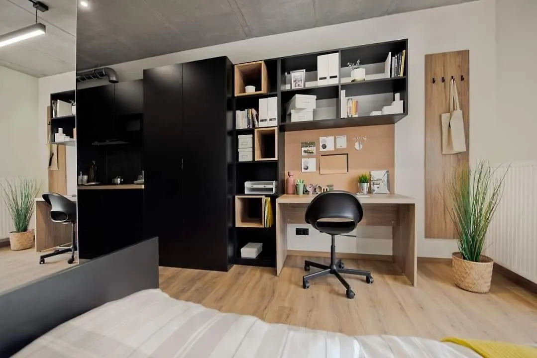 Shed Living Krakow Aparthotel 0*,